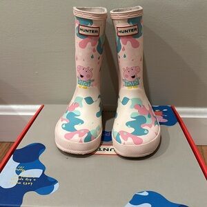 Hunter Peppa Pig Muddy Puddle Rain Boots Girl Size 11 / UK size 10
Guc with box